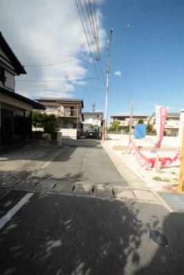 Local photos, including front road. Local (11 May 2013) Shooting