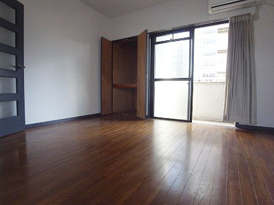 Other room space. Good per sun in the southeast direction