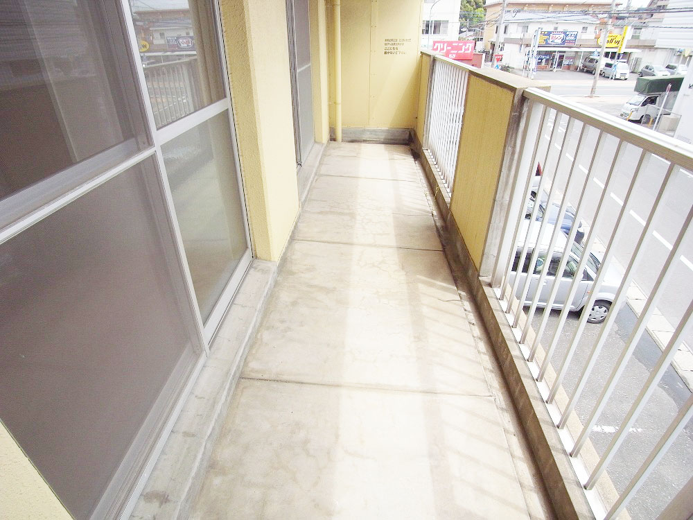 Balcony. South-facing in the positive hit good ventilation also GOOD