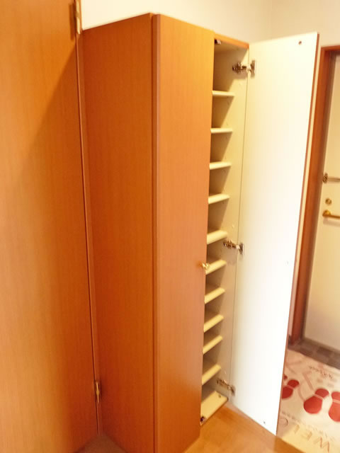 Entrance. Cupboard