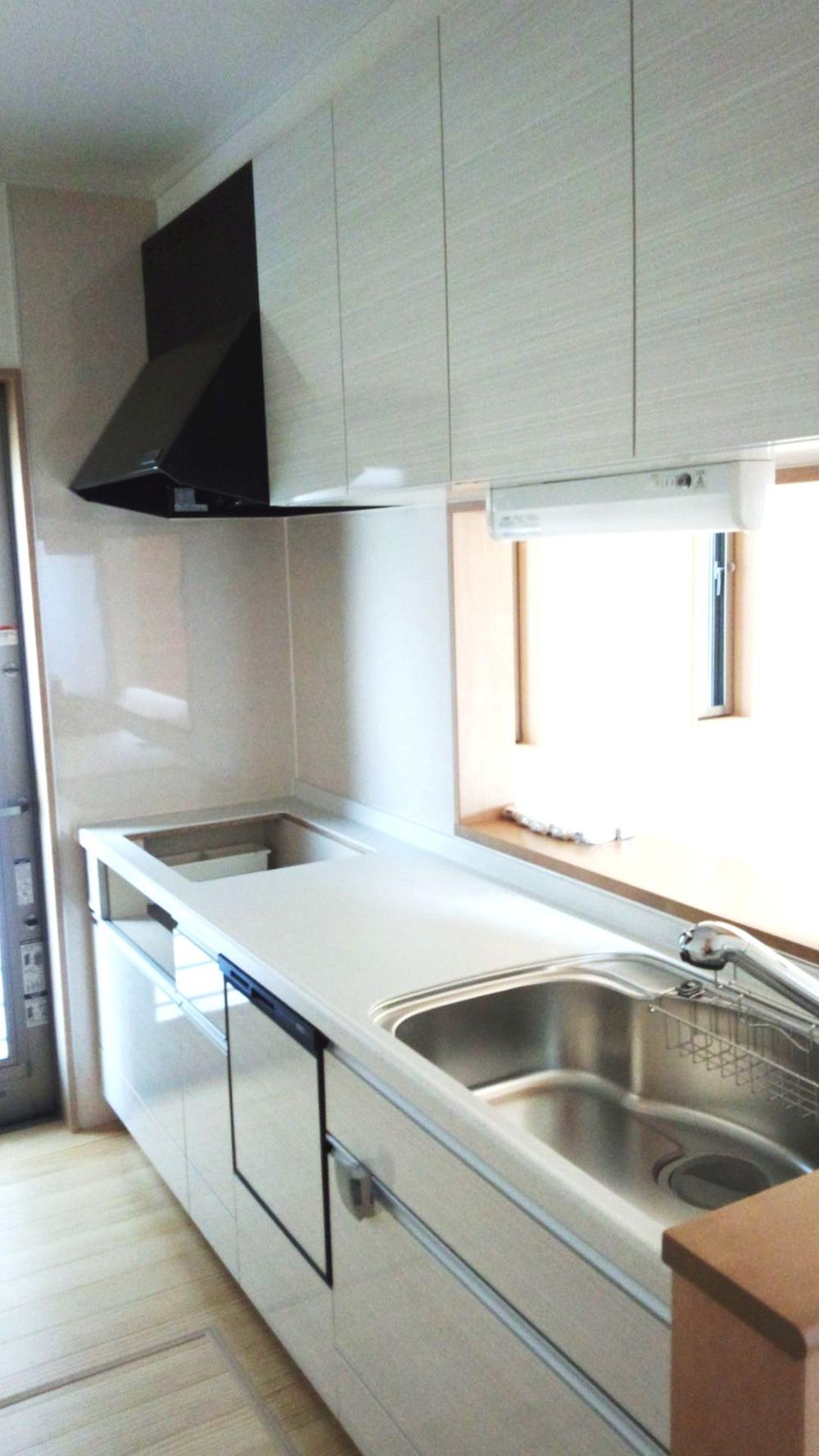 Kitchen. Indoor (10 May 2013) Shooting