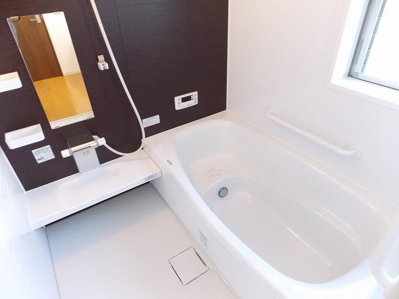 Same specifications photo (bathroom). It stretches firmly foot (^. ^) I boiled the tired body of the day in the latest of the bath ~ Let's healing Kkuri (^ _ ^.) Do you sing a song