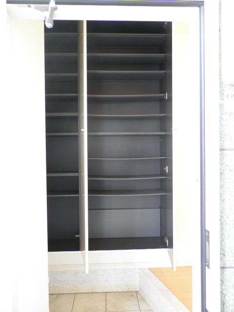 Receipt. Large front door storage