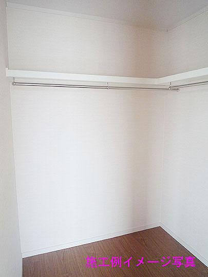 Receipt. Walk-in closet