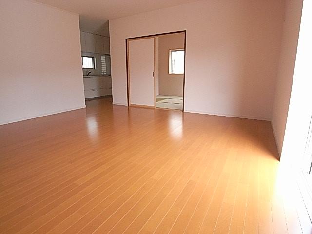 Living. ※ The photograph is a property of the same manufacturer and construction.