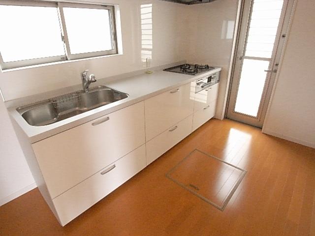 Kitchen. ※ The photograph is a property of the same manufacturer and construction.