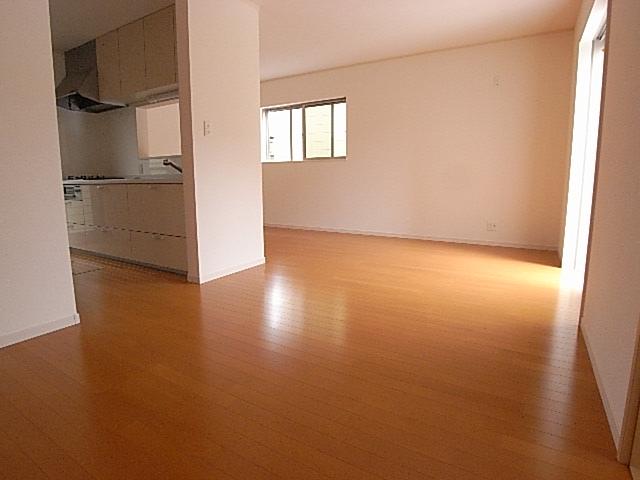 Same specifications photos (living)