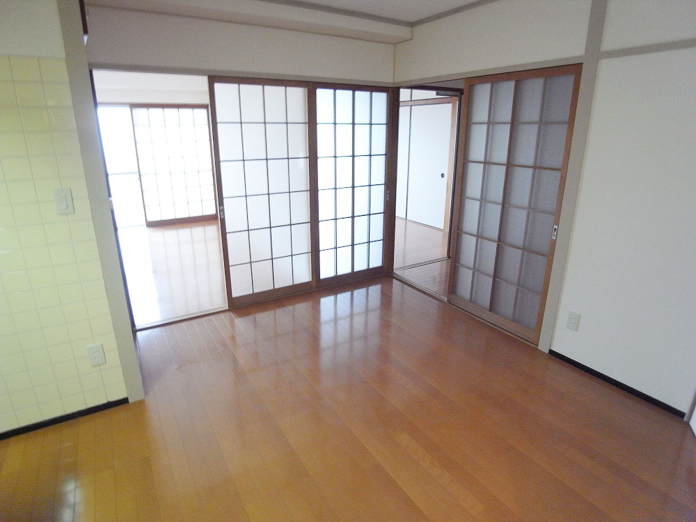 Other room space. There is a dining kitchen space 7 Pledge