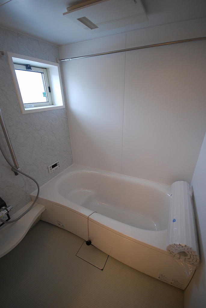 Bath. It comes with a bathroom * window