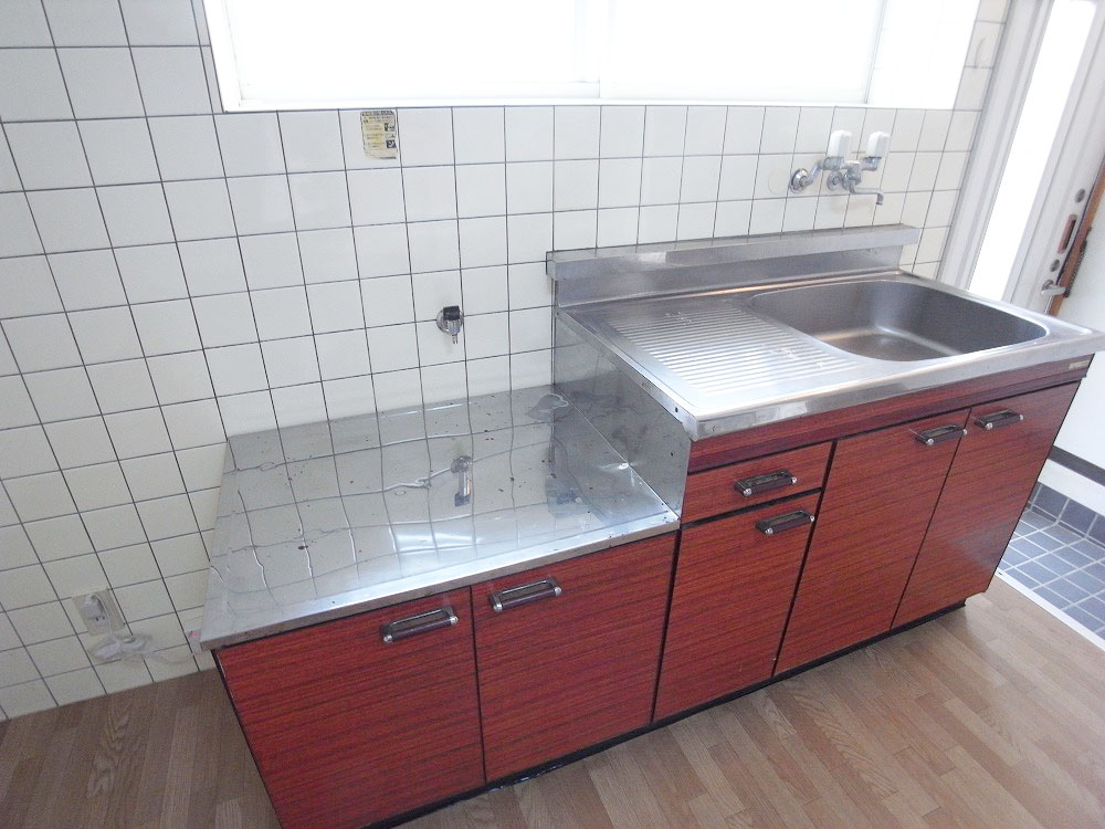 Kitchen. With a bay window in the kitchen