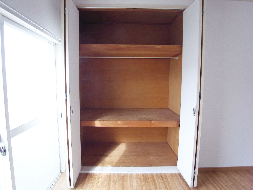 Receipt. With upper closet