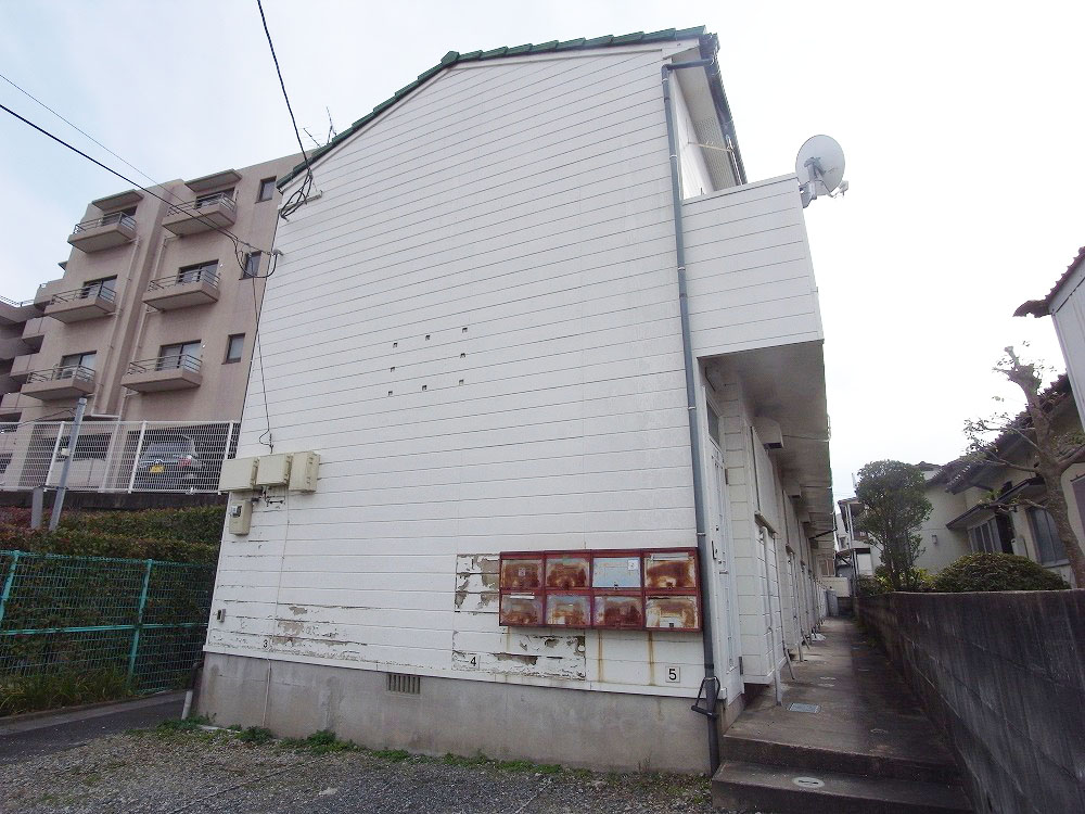 Building appearance. It is a good environment surrounding facilities enhancement