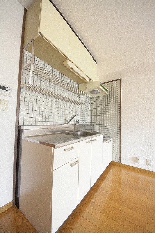 Other room space. Clean kitchen Faucet is a single lever.
