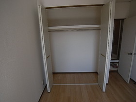 Living and room. Closet to enter a lot ◆