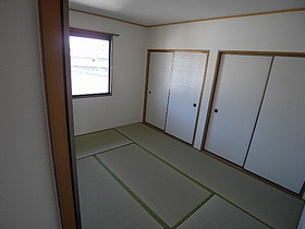 Living and room. Wall-to-wall storage There ◆