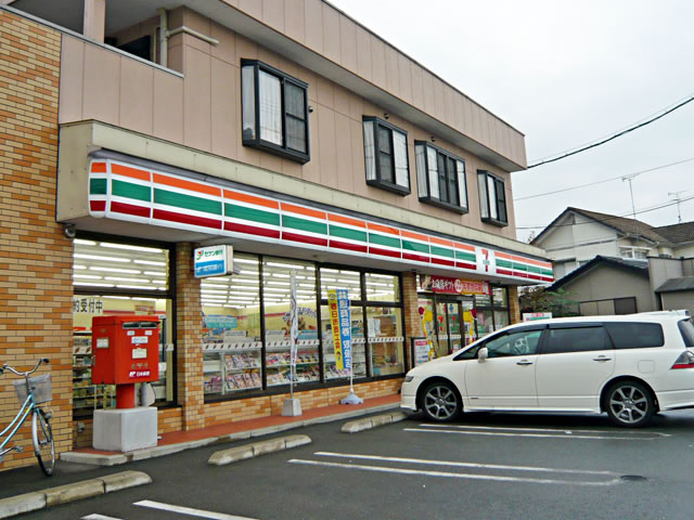 Convenience store. Seven-Eleven (convenience store) up to 100m
