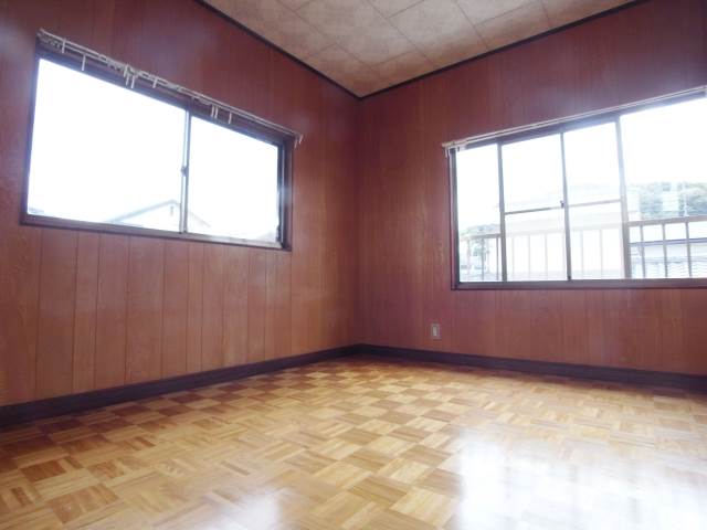 Living and room. Please the other one of the Western-style in the bedroom