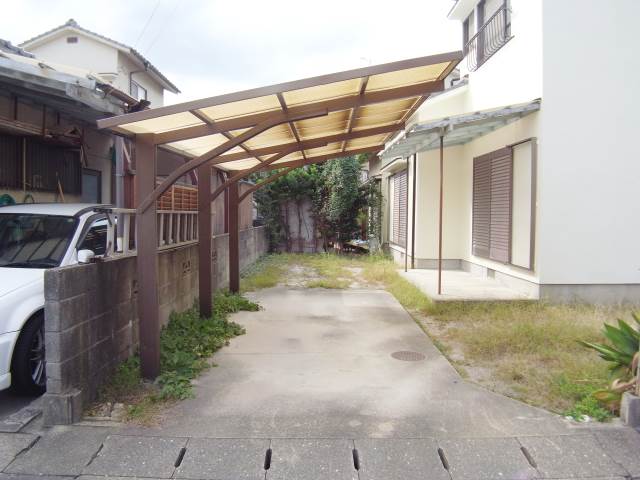 Parking lot. It is a roof with a parking lot