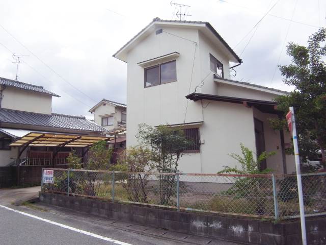 Building appearance. Residential home appearance of the parking lot three free