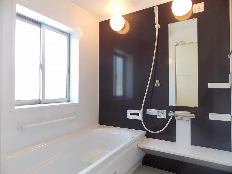 Bathroom. 'm Bath spacious type firmly can stretch the legs (^^) / ~~~ Let's heal slowly tired body of the day (^_^) /  ◆ It becomes the same specification photo ◆