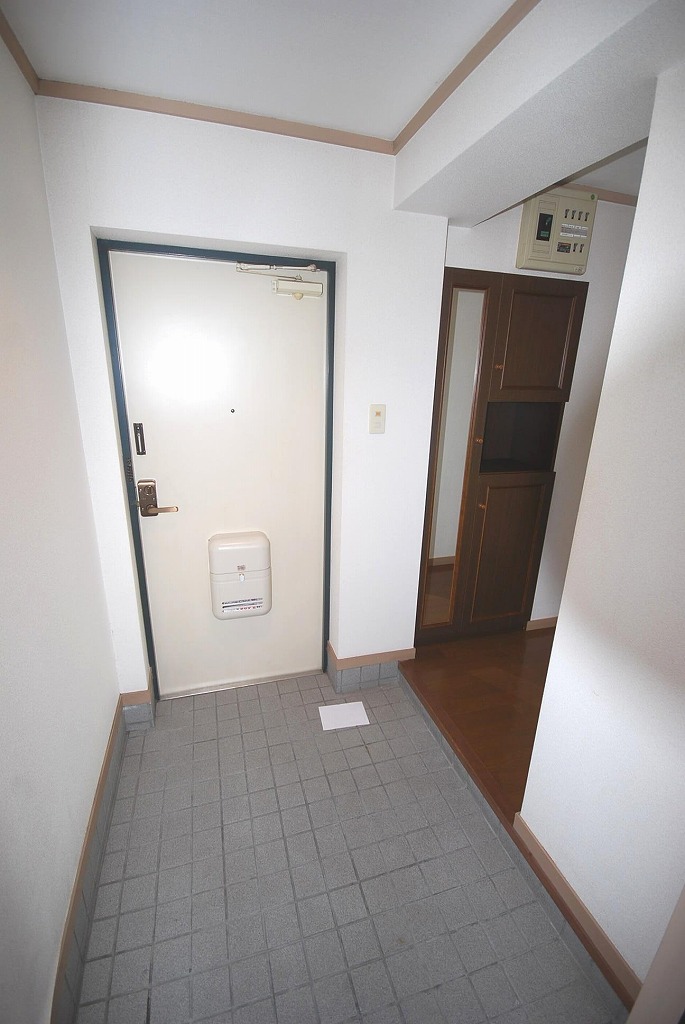 Entrance. Entrance You can use quite widely.