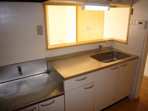 Living and room. Two-burner stove is installed Allowed.