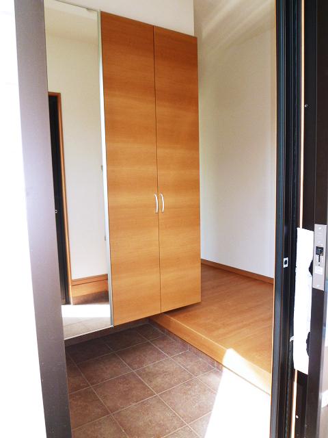 Entrance. Local (September 2013) Shooting