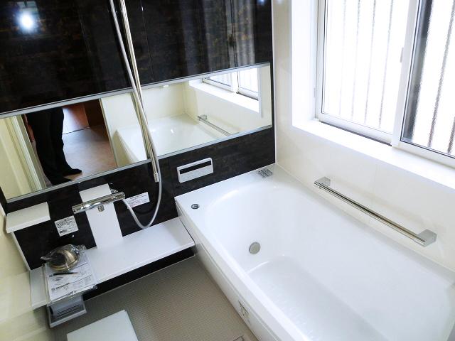 Bathroom. Indoor (September 2013) was spacious and shooting, Bathtub.