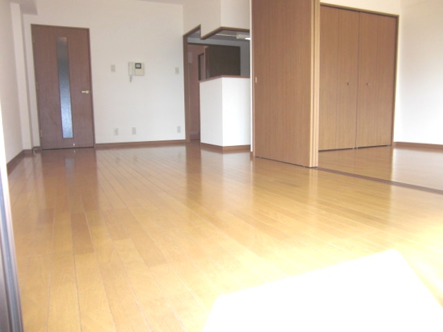 Living and room. Living Large