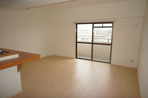 Living and room. Hiroi is living. 