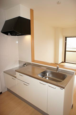 Kitchen. It will spread the width of the dishes in the large kitchen. 