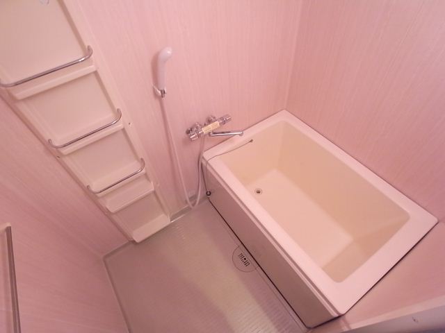 Bath. It is the bath. 