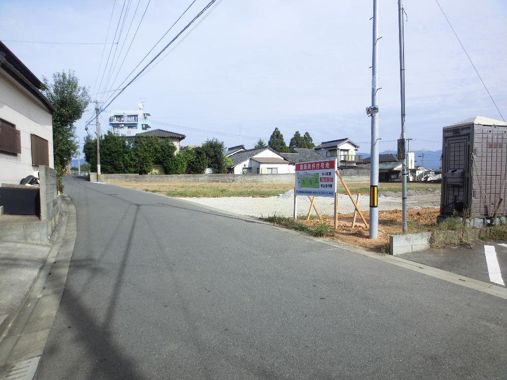 Local photos, including front road. Local (10 May 2013) Shooting