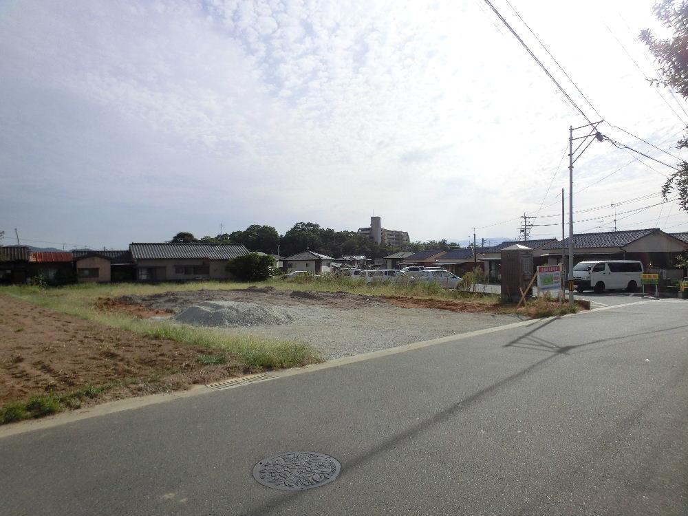 Local photos, including front road. Local (10 May 2013) Shooting