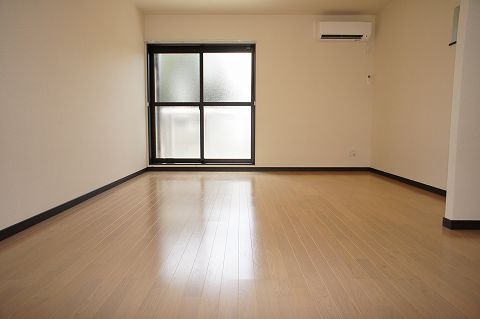 Other room space. Western-style room is spacious. 