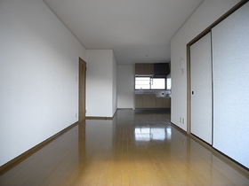 Living and room. Spread of living 12 quires!