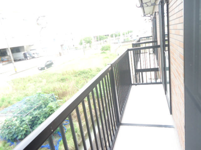 Other room space. Day is good