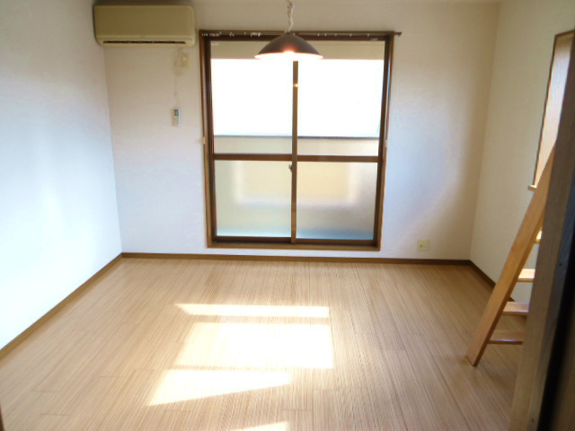 Living and room. Day is good