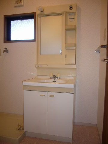 Washroom. It has a window to wash dressing room