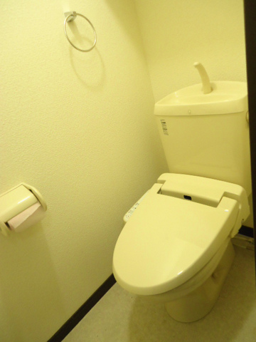 Other room space. It is with a bidet