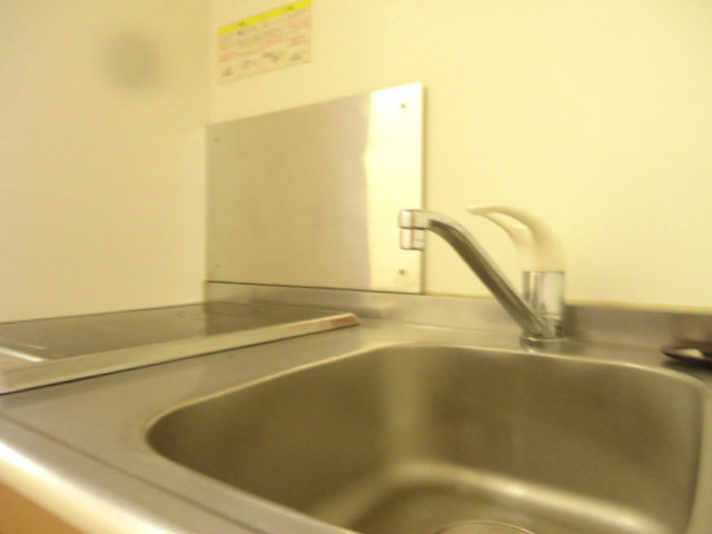 Kitchen. It is with a two-burner IH heater