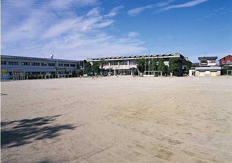 Primary school. 540m to Kasuya stand Nakahara elementary school (elementary school)