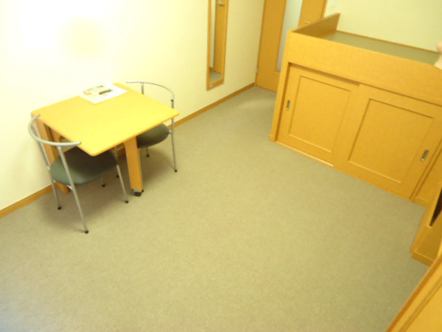 Living and room. It comes with a desk