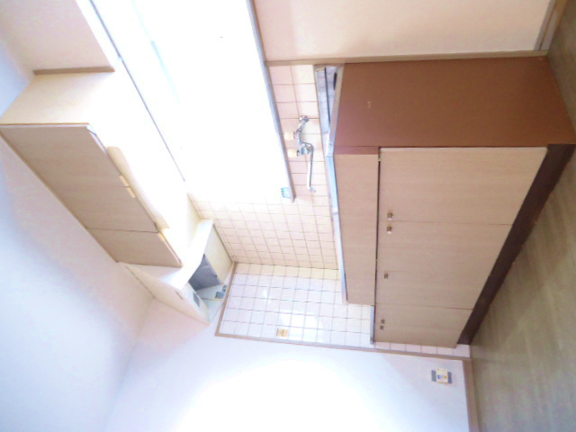 Entrance. There are shoe box