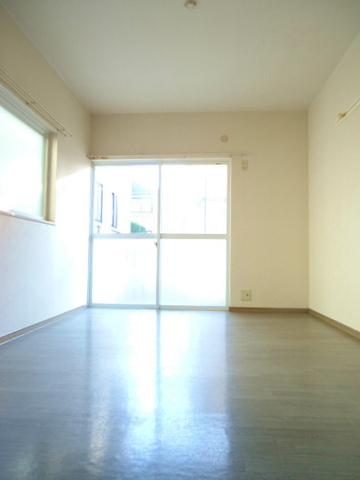 Other room space. Day is good