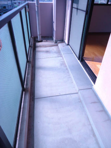 Other room space. Jose and laundry