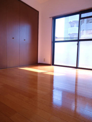 Living and room. There storage