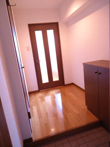 Entrance. Spacious entrance