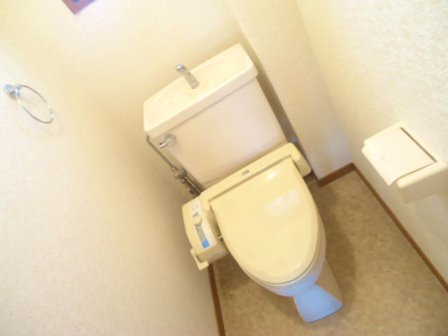 Other room space. Clean restroom