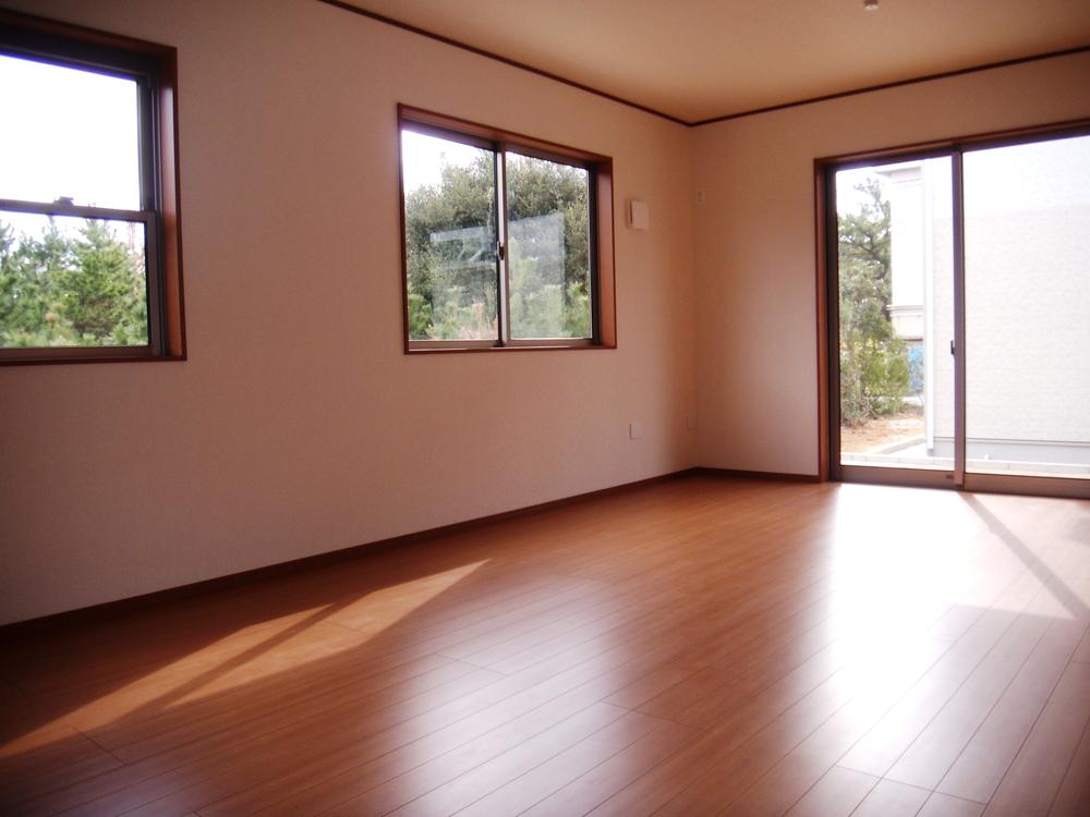 Same specifications photos (living)